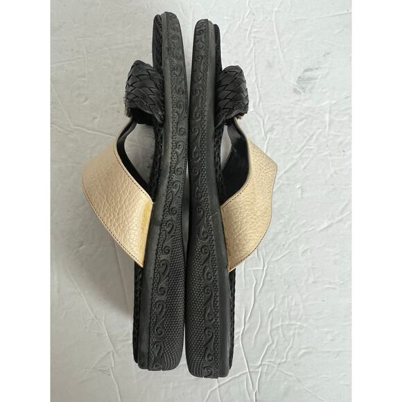 Brighton Victory Cream Black Leather Pearl Flower Slip-On Slide Sandals Sz 7M - Picture 5 of 9